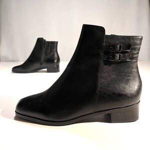 NWT Supple Mid-Heel Boot, Ankle Height, by Trotters, in Black.